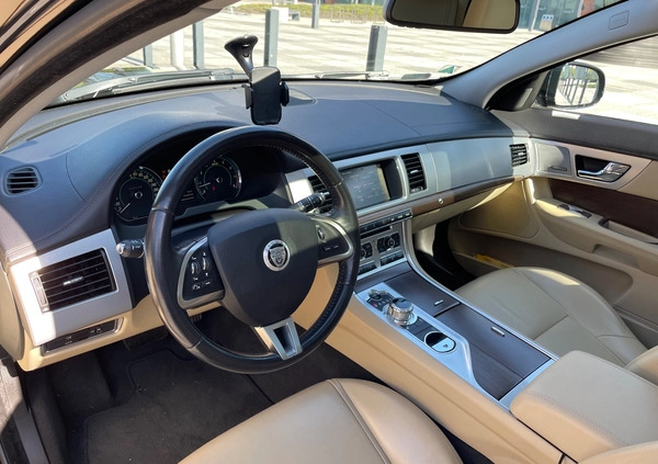 Jaguar XF cena 63000 przebieg: 101000, rok produkcji 2013 z Niepołomice małe 277